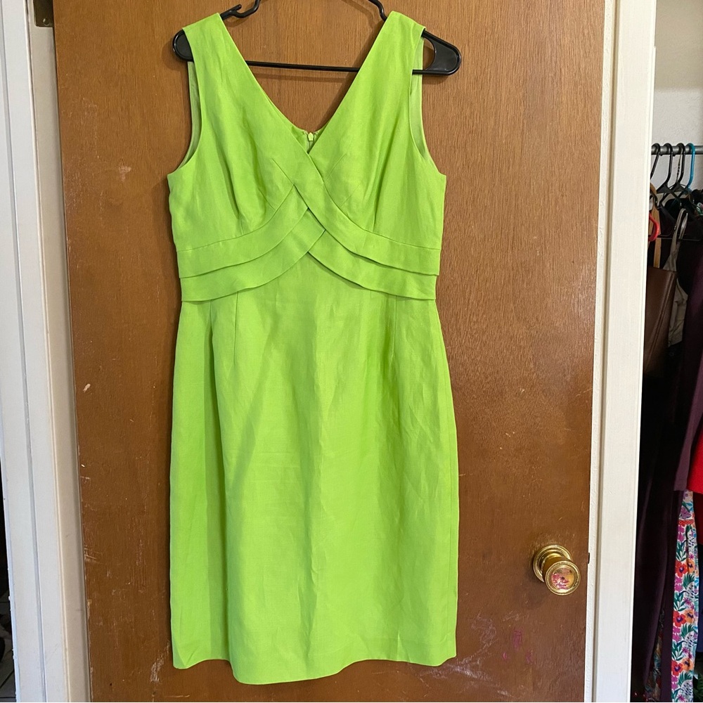Size 8 green Antonio Melani knee length sleeveless dress